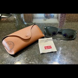 Ray-Ban Wayfarer Polarized Sunglasses unisex